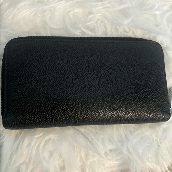Chanel black caviar leather zippy wallet. - Picture 8 of 9